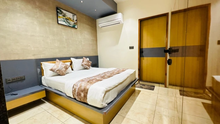 jacuzzi hotel in nana chiloda, ahmedabad - the gift city hotel