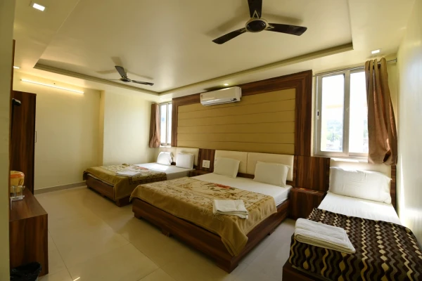 hotel with bar in sundar vilas, ajmer - hotel moon star