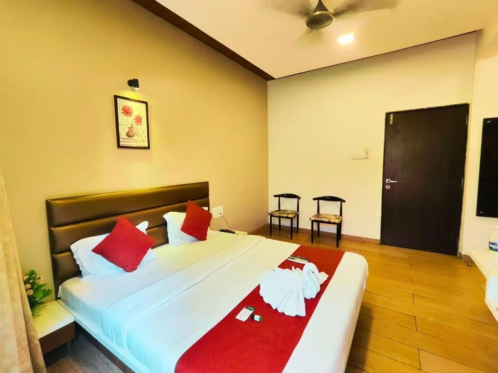 hotel with free parking in nagaon, alibag - fortune resort