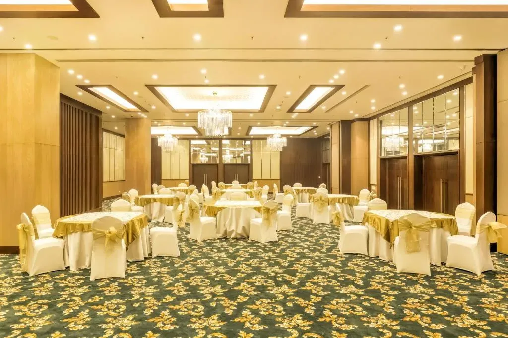 hotel in marris road, aligarh for couples - lemon tree hotel aligarh