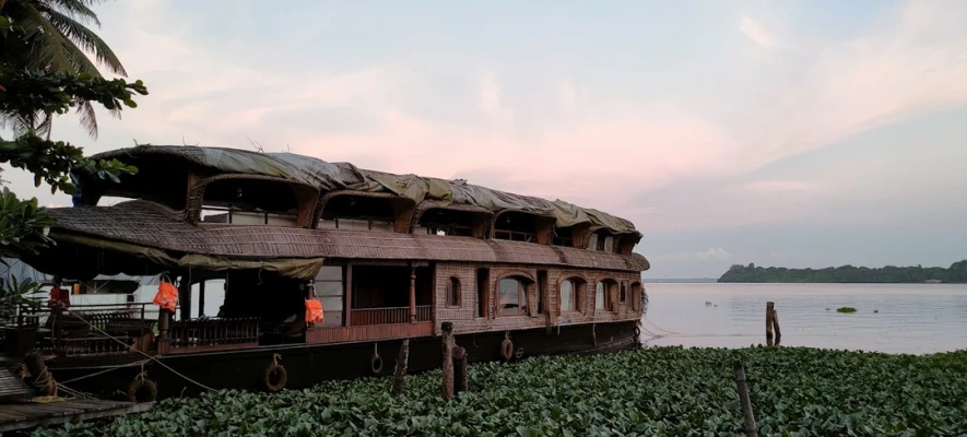 hotel room booking in thathampally, alleppey - 7 bells