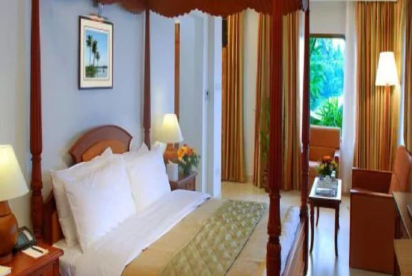 hotel near alleppey railway station - lemon tree vembanad lake resort kerala