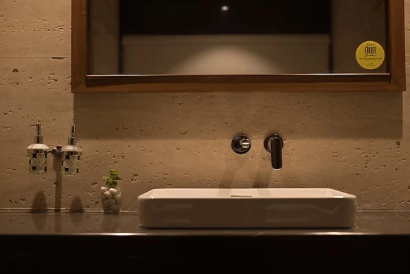 hotel with party hall in kayippuram, alleppey - lemon tree vembanad lake resort kerala