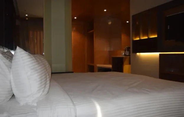 Hotel with meeting room in hall bazar, amritsar - amritara kirpa