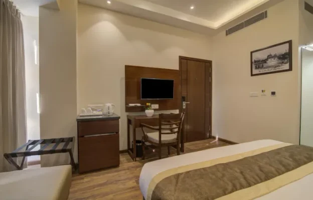Hotel with bar in hall gate, amritsar - amritara sadka