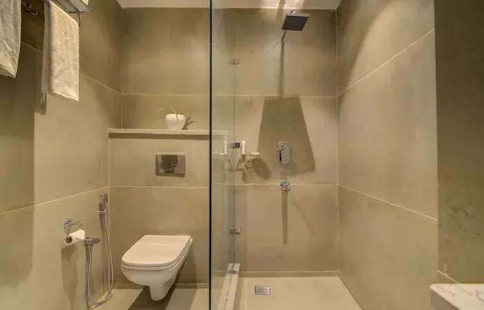 Hotel with swimming pool in hall gate, amritsar - amritara sadka
