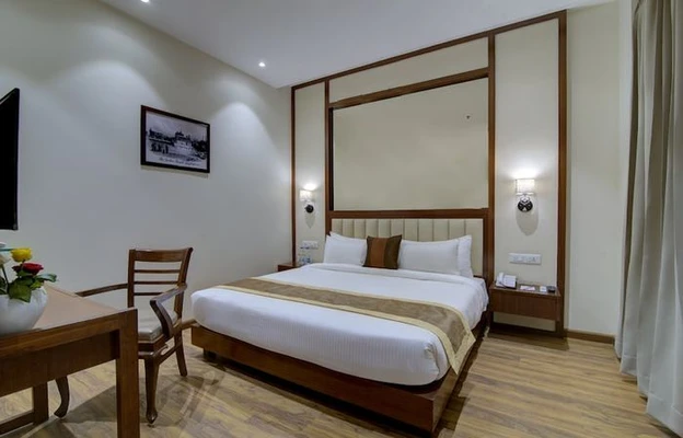 Hotel with swimming pool in hall gate, amritsar - amritara sadka