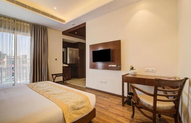 Hotel with party hall in hall gate, amritsar - amritara sadka