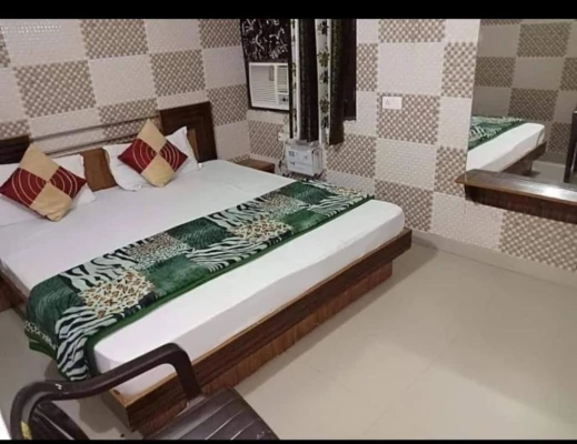 hotel with banquet hall in hussianpura chowk, amritsar - hotel bharat residency