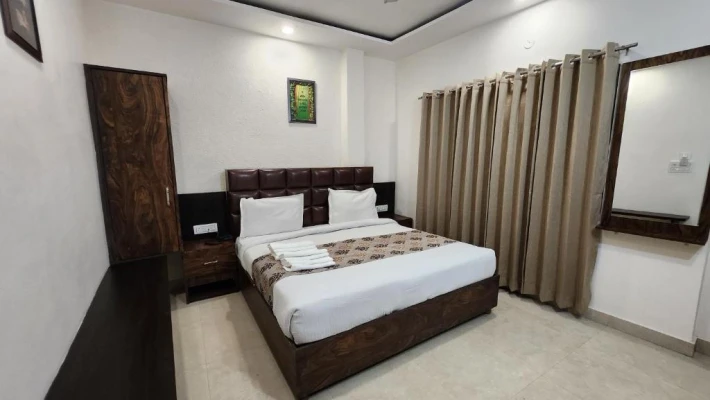 hotel with bar in katra ahluwalia, amritsar - hotel krishan