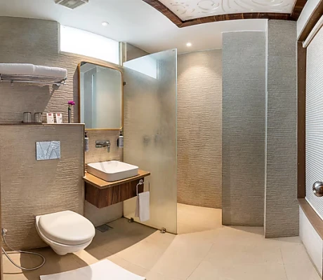 jacuzzi hotel in katra ahluwalia, amritsar - lords inn amritsar