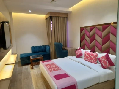 Hotel with bar in batala road, amritsar - xenious hermitage golden louts hotel