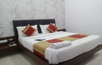 hourly hotels in hotel laxmi palace anand