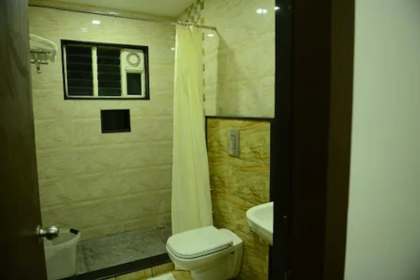 hotel with free parking in bukkaraya samudram, anantapur - hotel sree7 inn
