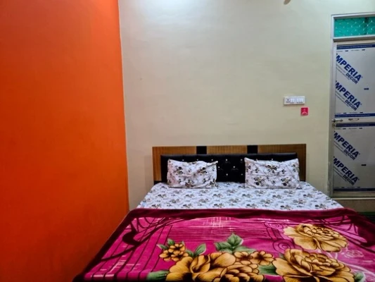 hotel with free parking in ranopali, ayodhya - shri raghupati guest house