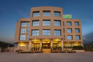 hotel with banquet hall in nalagrah road, baddi - lemon tree hotel baddi