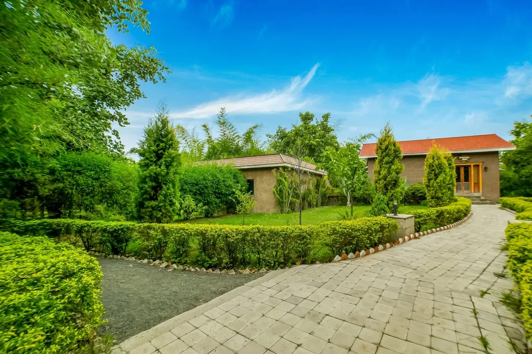 luxury resort in rakhi amodar, bandhavgarh - lemon tree wildlife resort bandhavgarh