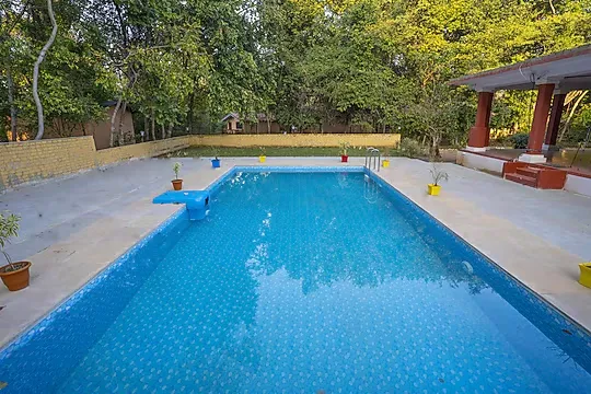 hotel with gym in tala, bandhavgarh - maharaja kothi by alivaa bandhavgarh