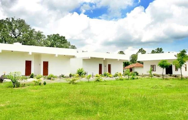 resort in tala, bandhavgarh with swimming pool - The Sun Resort
