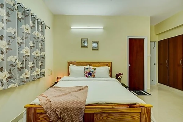 hotel room booking in btm layout, bangalore - alaya stays saffron breeze apartment with common living & lift