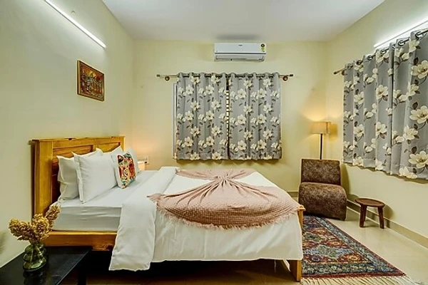 jacuzzi hotel in btm layout, bangalore - alaya stays saffron breeze apartment with common living & lift