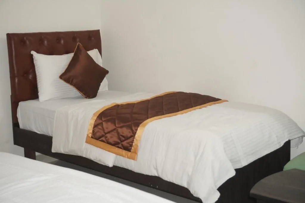 24 hours check in hotels in brindavana stay bangalore
