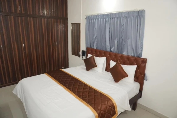 best couple friendly hotels in brindavana stay bangalore