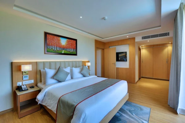 hotel with meeting room in yelahanka, bangalore - clarion hotel bangalore