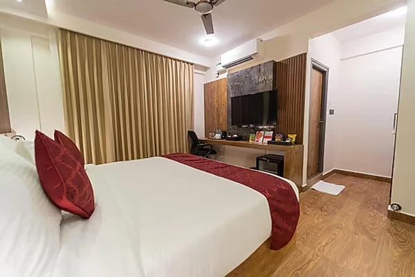 hotel with party hall in bettahalsur cross, bangalore - clarks inn airport bangalore