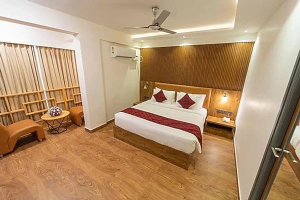 hotel with swimming pool in bettahalsur cross, bangalore - clarks inn airport bangalore