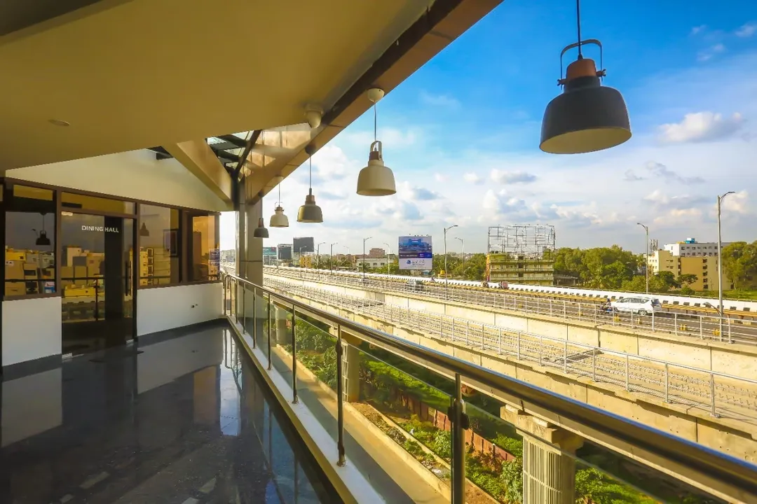 hotel with bar in electronic city, bangalore - coastal grand cassa times