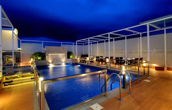 hotel with bar in yeswanthpur, bangalore - comfort inn insys