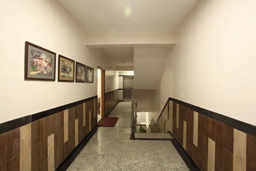 best budget hotels in crimson lotus bangalore