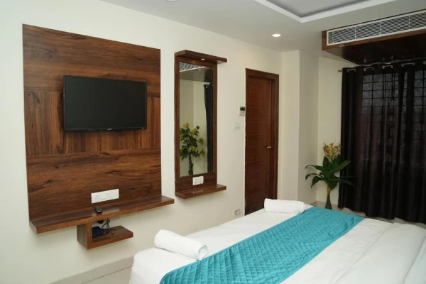 hotel with party hall in brookefield, bangalore - de classico hotel- brookefield