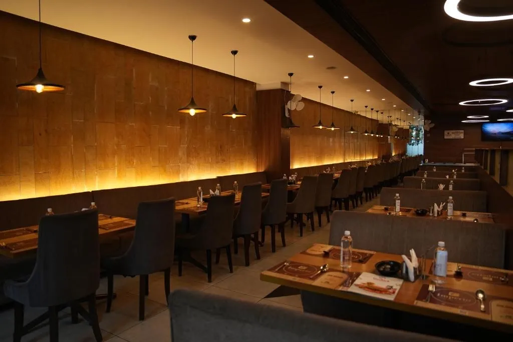 hotel with party hall in brookefield, bangalore - de classico hotel- brookefield