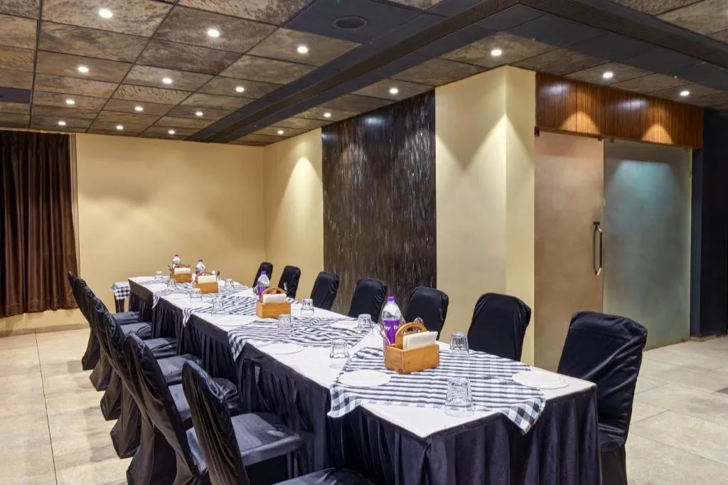 24 hours check in hotels in diamond palace bangalore