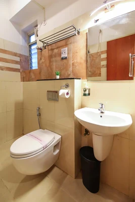 hotel with bar in domlur, bangalore - earth hotel domlur