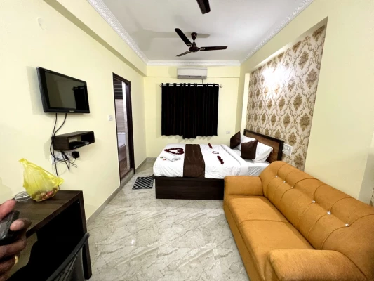 hotel with free parking in electronic city, bangalore - east park premium suites