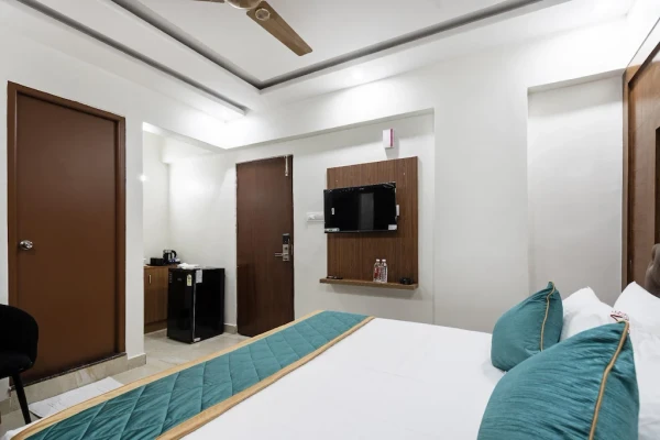 hotel with meeting room in bellandur, bangalore - elmas suites