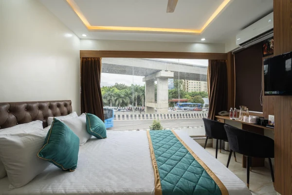 jacuzzi hotel in bellandur, bangalore - elmas suites