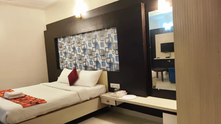 hotel with party hall in kammanahalli, bangalore - fortune plaza