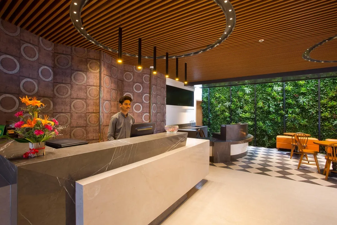 hotel with meeting room in jp nagar, bangalore - fountain tree by tgi