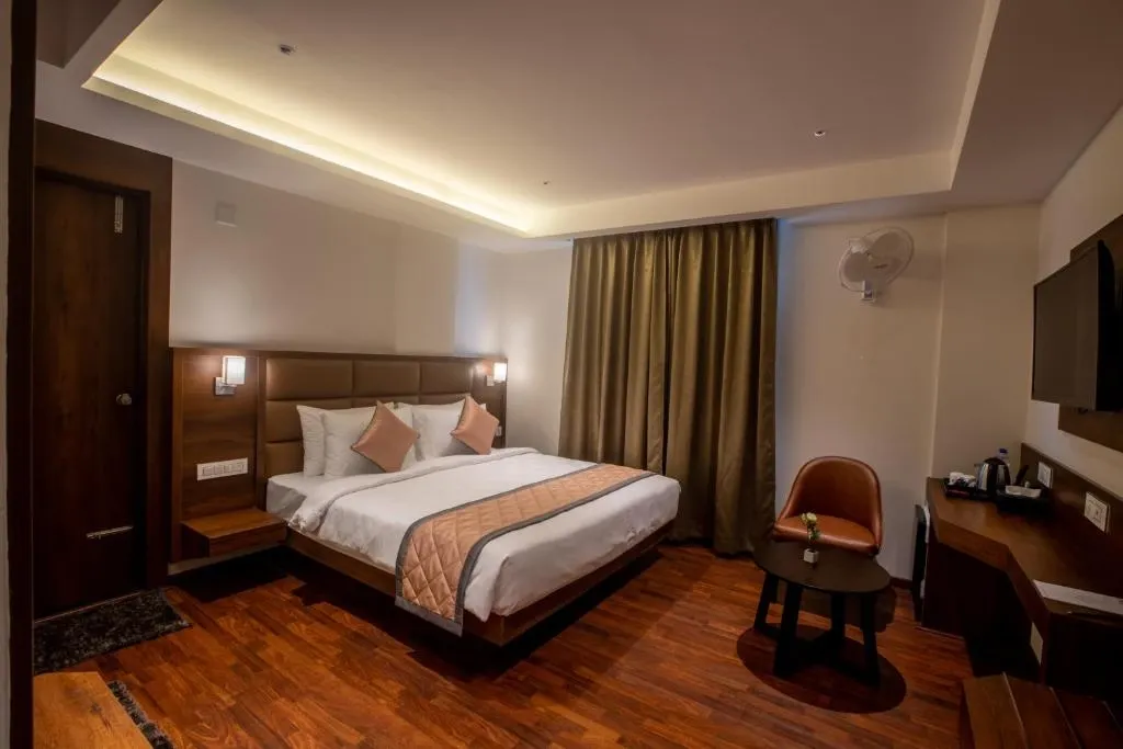 hotel with bar in kalyan nagar, bangalore - golden fortune suites hotel