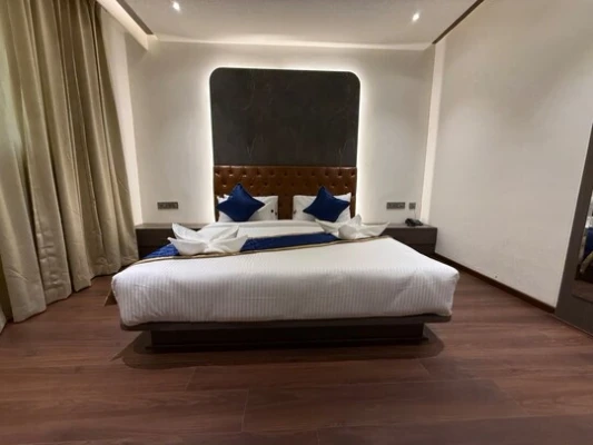 romantic hotels in golden suites bangalore