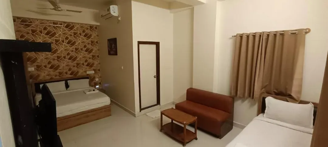 hotel with free parking in dr.s.r.k. nagar post, bangalore - grand vista inn