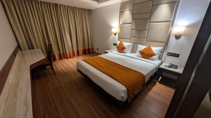 hotel in marathahalli, bangalore for couples - high rise suites