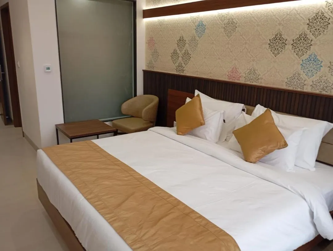 couple hotels in highland hotel bangalore