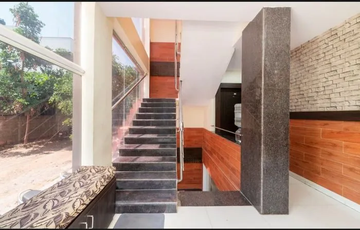 best luxury hotel in hkh comforts bangalore