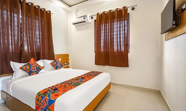 hotel with party hall in koramangala, bangalore - hotel abm aura