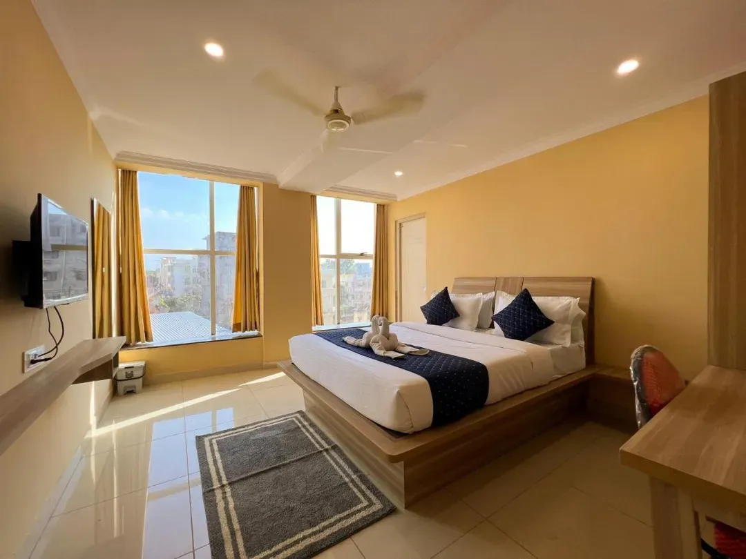 hotel with bar in arekere, bangalore - hotel bns comforts by agira hotels